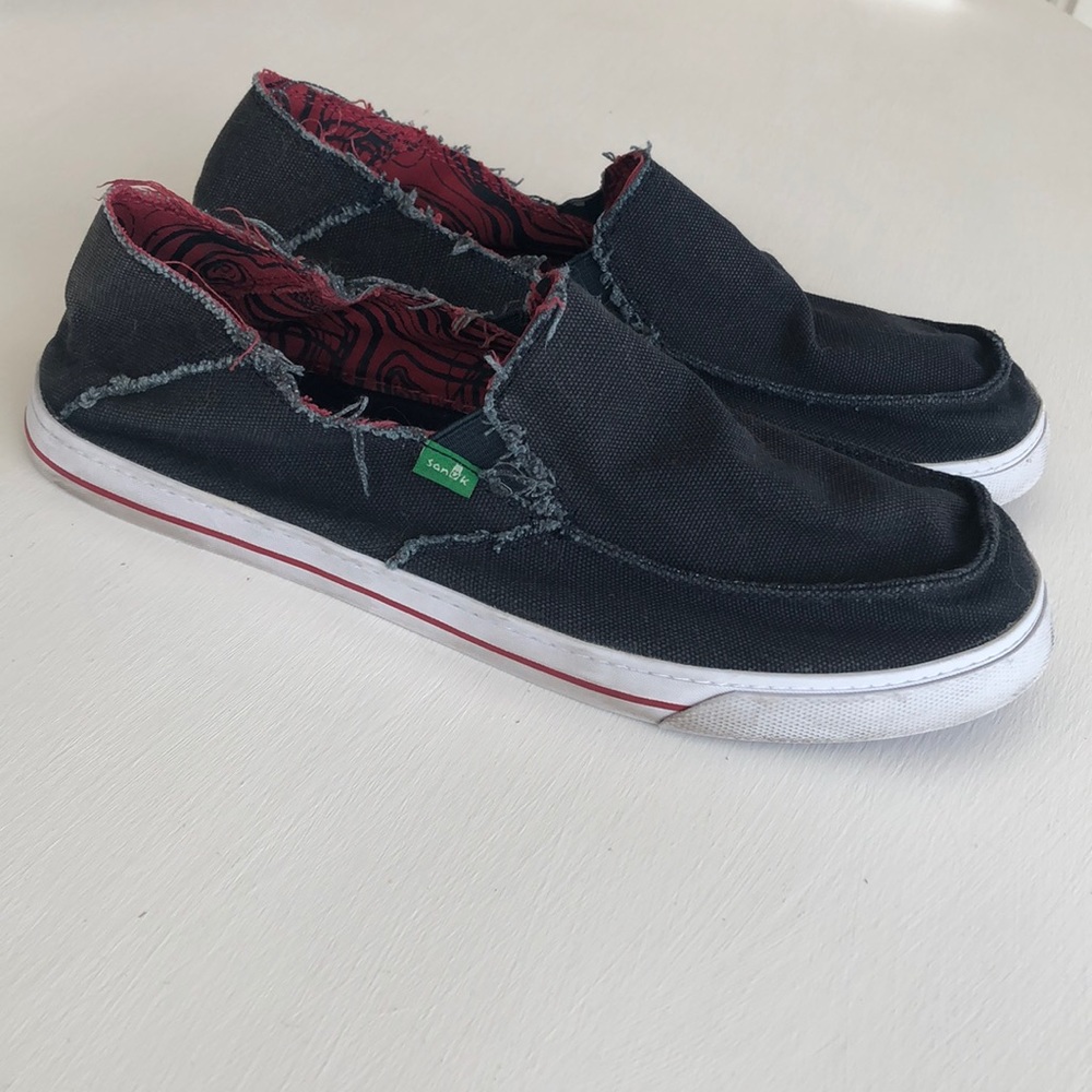 Men’s Sanuk size 11. Used